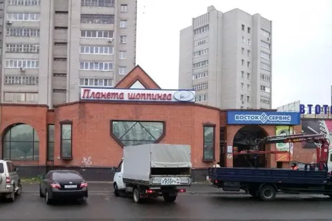 Незаконную рекламу убирают на Московском проспекте