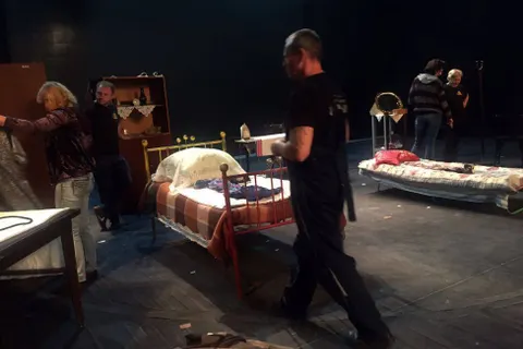 Начались выступления Ярославского театра имени Волкова в Магадане