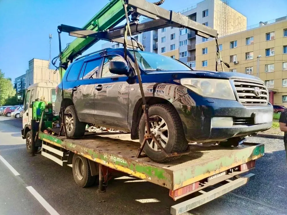 Ярославец остался без «Лэнд Крузера» из-за невыплаченных кредитов