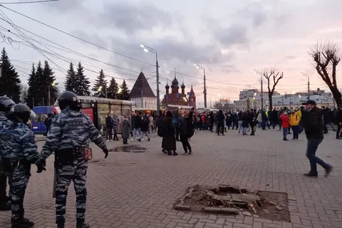 На Богоявленской площади в Ярославле появился ОМОН