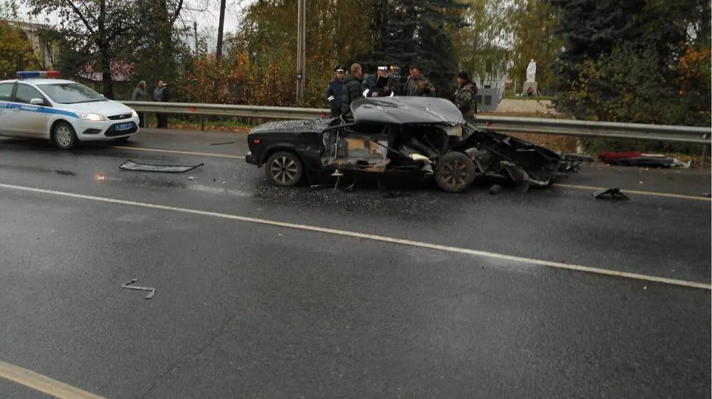 В Ярославской области цистерна врезалась в «семерку»