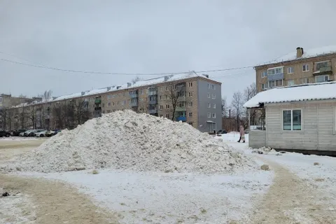 На улицах Рыбинска появились снежные горы