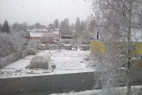 Жители Ярославской области меряются, чей сугроб круче