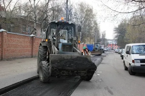 В Ярославле сняли асфальт с Загородного сада (с фото)