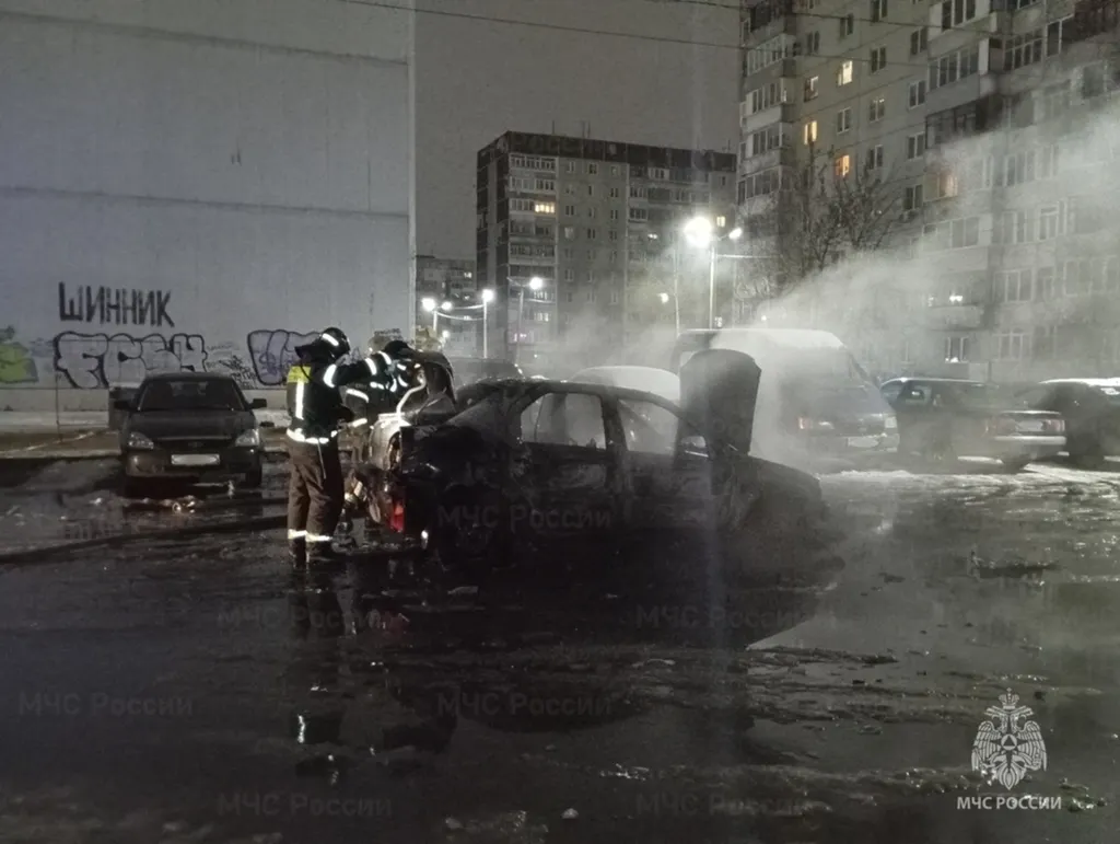 В Ярославле ночью сгорела легковушка