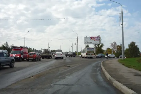 На Октябрьском мосту в Ярославле столкнулись четыре машины