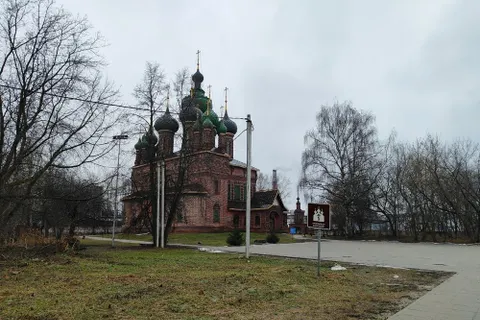 В Ярославле потрескалась новая плитка у церкви с 1000-рублевой купюры