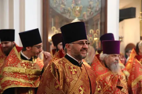 Благодатный огонь в Ярославле раздавали при большом стечении народа