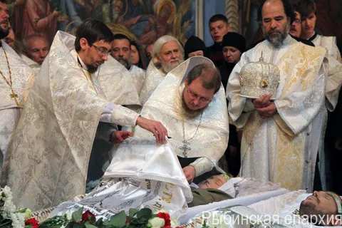 В Ярославле простились с семьей погибшего в ДТП священника