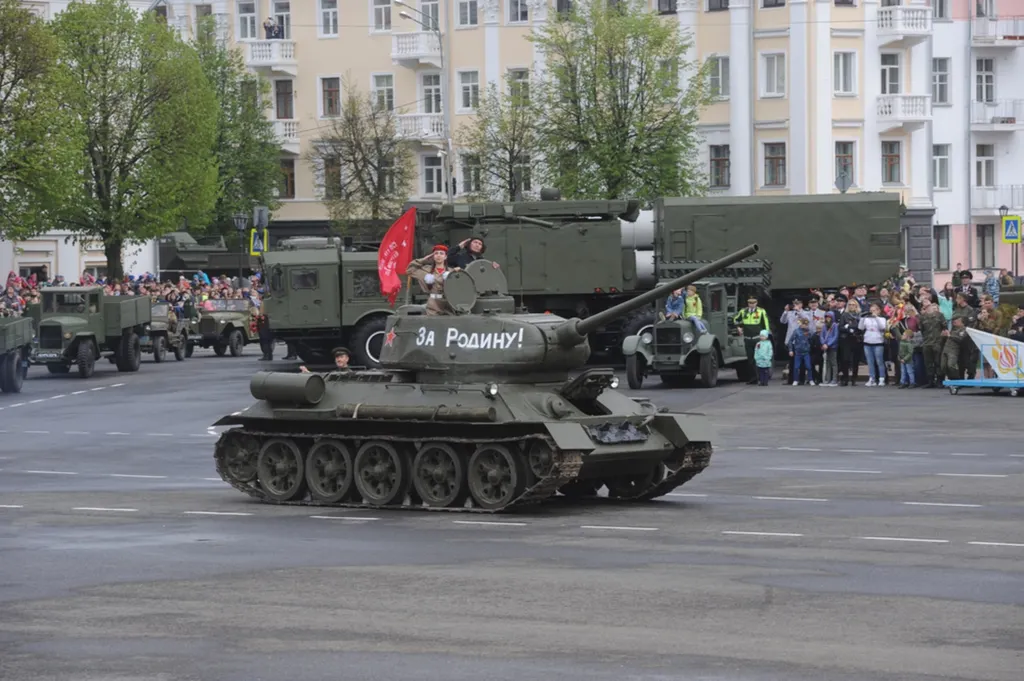 В Ярославле празднуют День Победы: фоторепортаж
