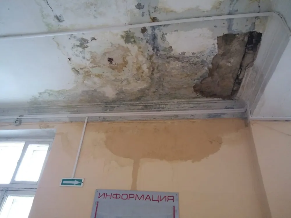 Школа в Ярославле: дети учатся на развалинах?