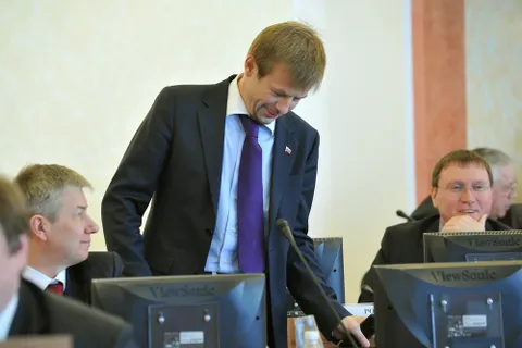 На внеочередном заседании муниципалитета Ярославля внесли поправки в бюджет. Фоторепортаж