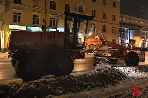 С центральных магистралей Ярославля за прошедшие выходные вывезен весь снег. Фоторепортаж