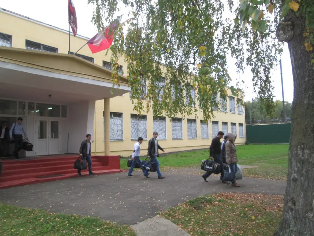 Из России выдворили 17 иностранцев, содержавшихся в Ярославской области