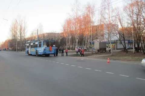В Рыбинске троллейбус сбил мужчину