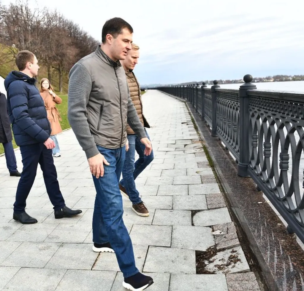 Мэр Ярославля проверил состояние Волжской Набережной