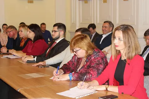 Вновь избранным депутатам муниципалитета Ярославля вручили удостоверения