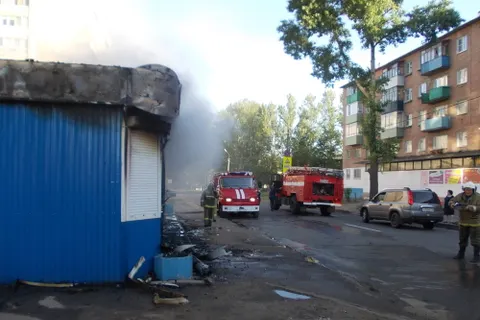 В Ярославле горит продовольственный магазин