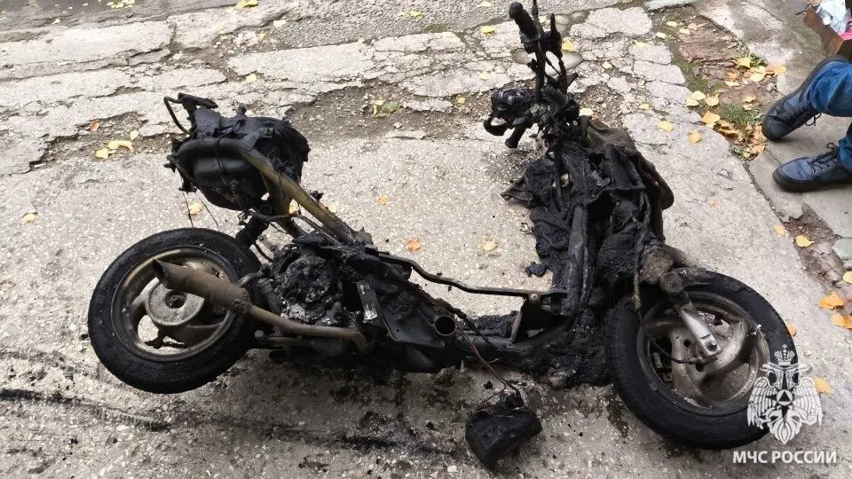 В Рыбинске эвакуировали 10 человек из-за поджога скутера