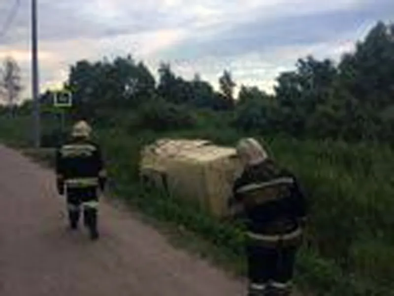 Под Ярославлем автомобиль «УАЗ» опрокинулся на бок
