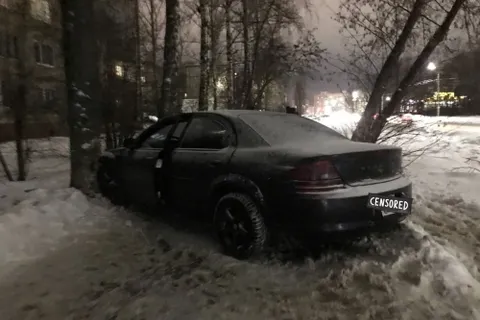 В Ярославле водитель умер за рулем: машину вынесло на тротуар