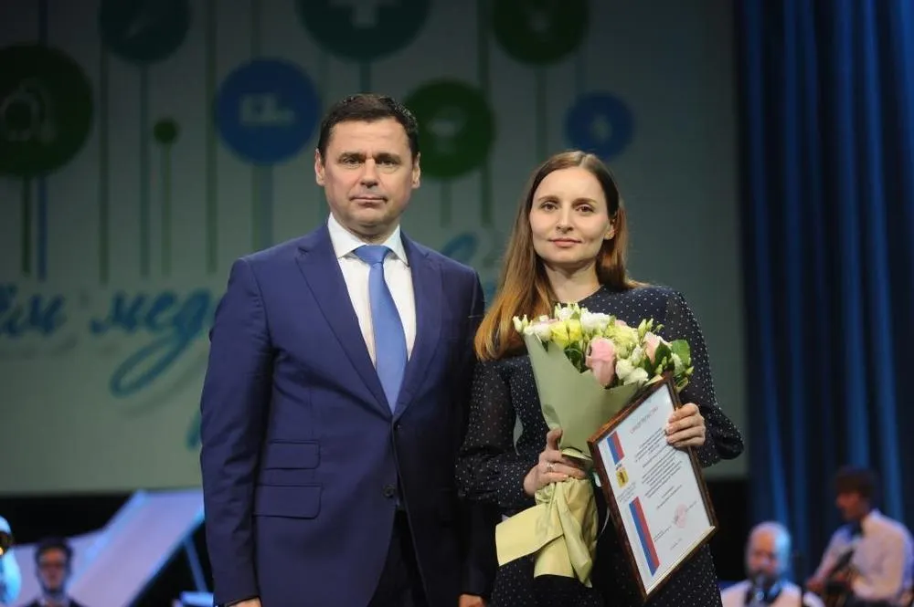 Дмитрий Миронов наградил медработников
