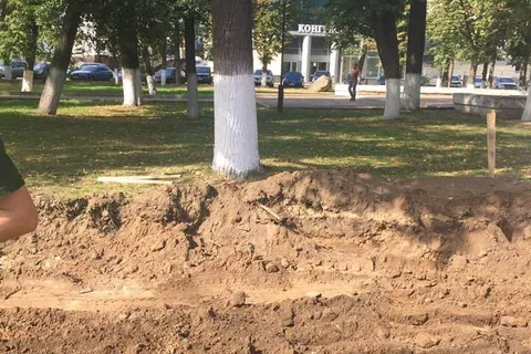В Ярославле от сквера отрезали кусок под парковку 