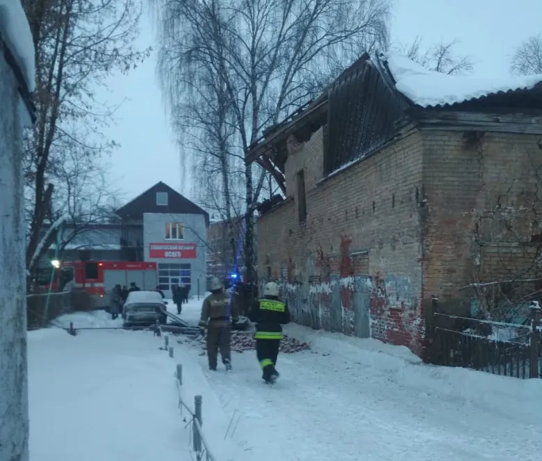 В Ярославле обрушилась кровля и стена дома