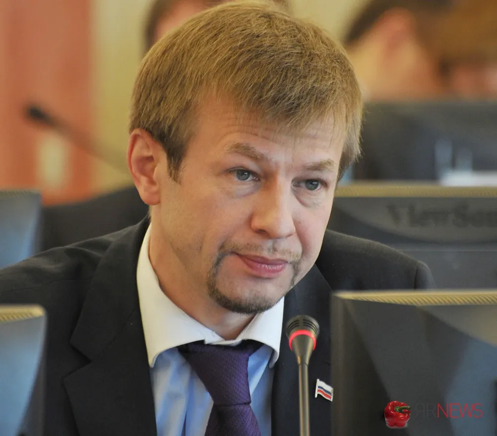 Евгений Урлашов получил первое замечание от судьи