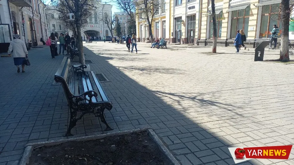 В Ярославле на улице Кирова установили скамейки