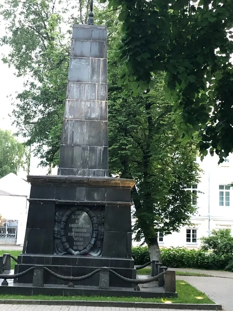 В Ярославле требует ремонта памятник жертвам белогвардейского мятежа