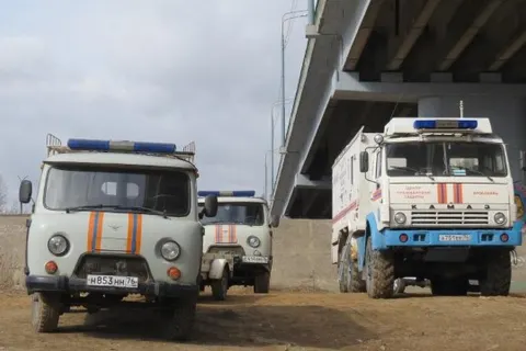 Продолжаются поиски тела провалившегося под лед на Которосли мальчика