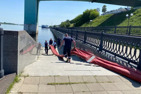 В Ярославле у Суринского коллектора установили боновые заграждения