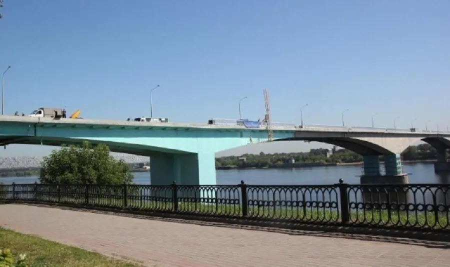 В Ярославле на Октябрьском мосту полностью снимут асфальт