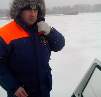 В Ярославле лед на Которосли колол ледокол. С фото