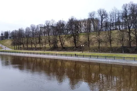 В Ярославле вода подступила к Волжской набережной