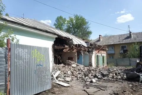 В Ярославле начался снос здания бывшего магазина «Быки»