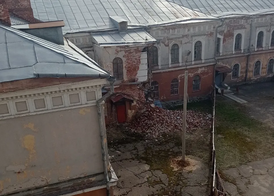 В Рыбинске зданию военкомата грозит разрушение