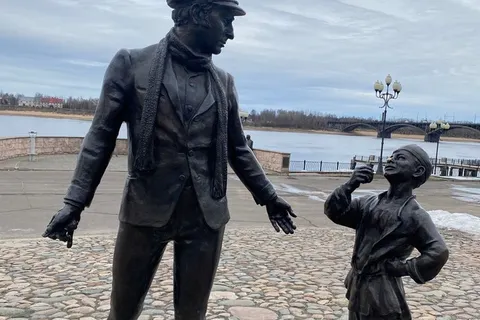 В Рыбинске у памятника Остапу Бендеру украли ключи от квартиры