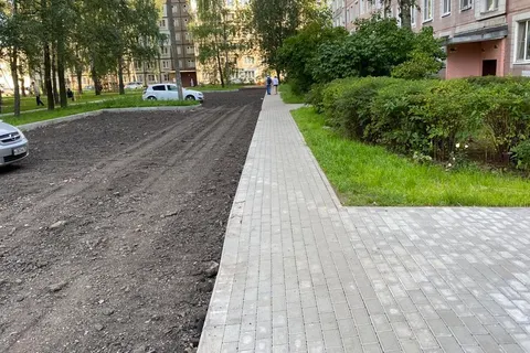 Дорогу к ярославской школе завалили старым асфальтом