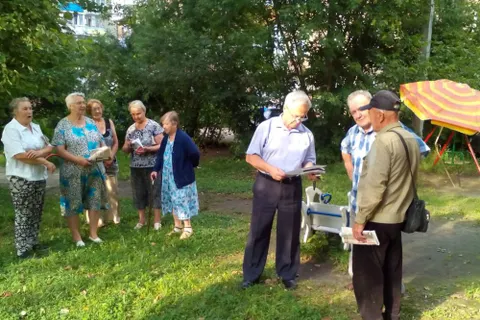 Александр Воробьёв и Эльхан Мардалиев встретились с жителями Резинотехники
