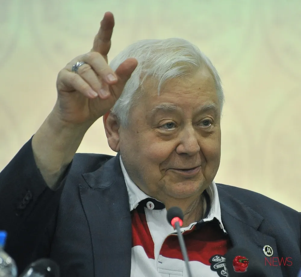Олег Табаков в Ярославле дал пресс-конференцию. Фоторепортаж