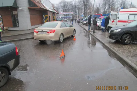 В Ярославской области под колесами автомобилей оказались три женщины