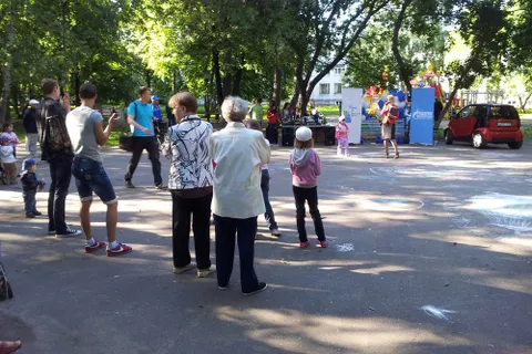 В Ярославле разрисовывают лавочки