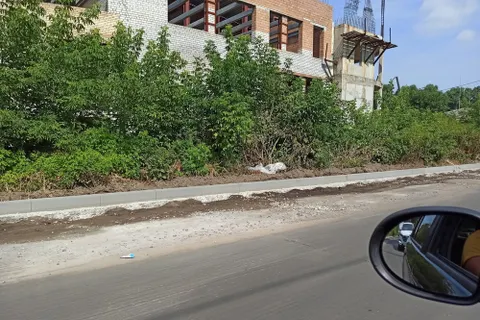 В Ярославле автобусную остановку ставят у входа в частный дом
