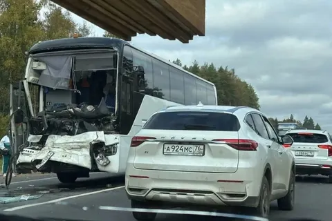 Перед Переславлем образовалась пробка после ДТП с автобусами 