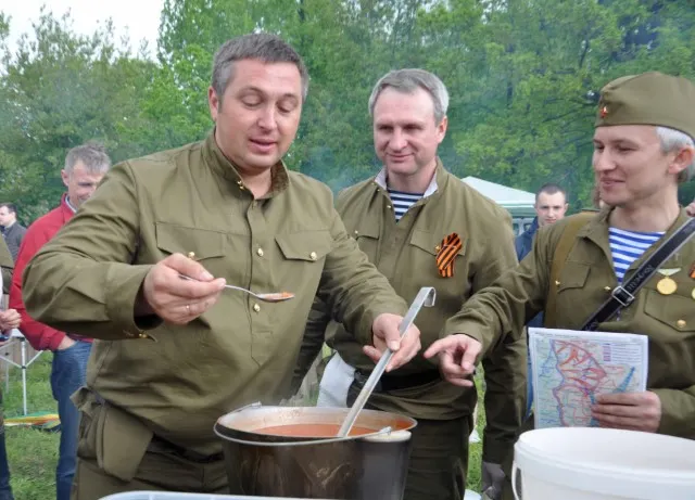 «Кулинарный батальон» Ярославского правительства сварил венгерскую уху