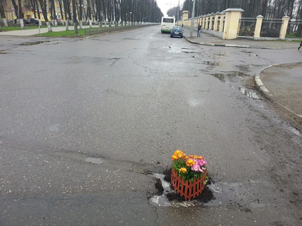Ямочный ремонт в Ярославле тормозится отсутствием асфальта