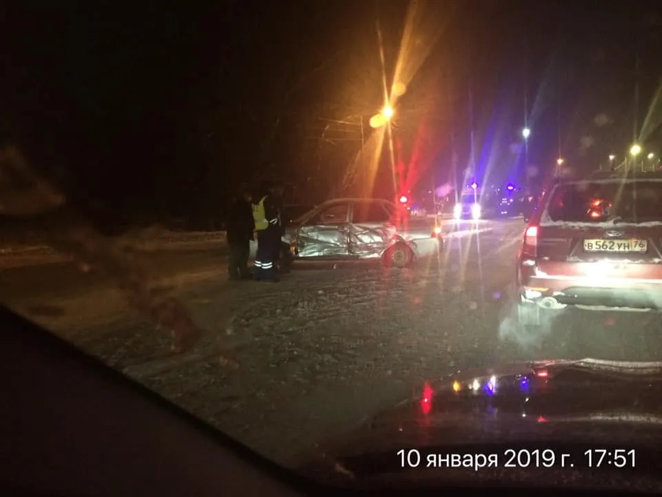 В Ярославле в тройном ДТП погибла женщина-водитель 