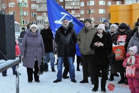 На митинг в поддержку мэра Ярославля собралось около двухсот человек. Фоторепортаж